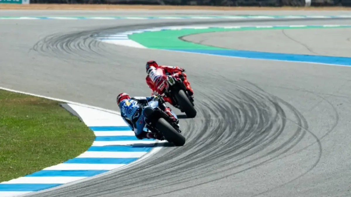 Michele Pirro Terima Penalti di Awal MotoGP 2026 Usai Insiden dengan Alex Marquez