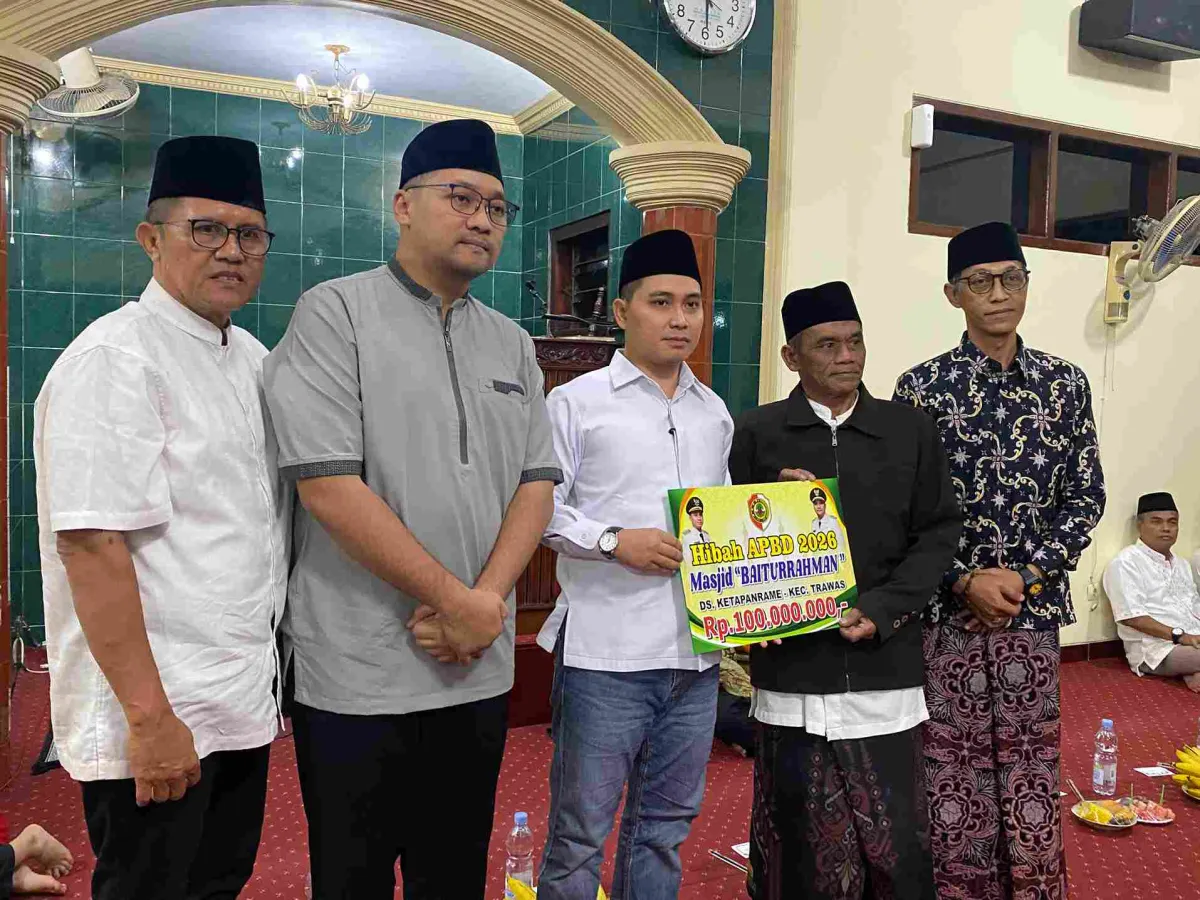 Bupati Mojokerto Al Barra Serahkan Hibah Rp27 Miliar untuk Rumah Ibadah di Safari Ramadan