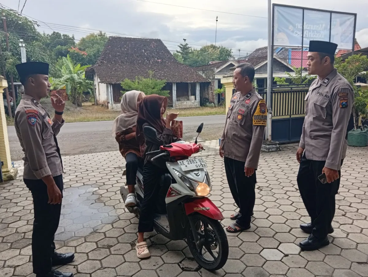 Polsek Bungkal Gelar Pembagian Takjil Sambut Ramadhan