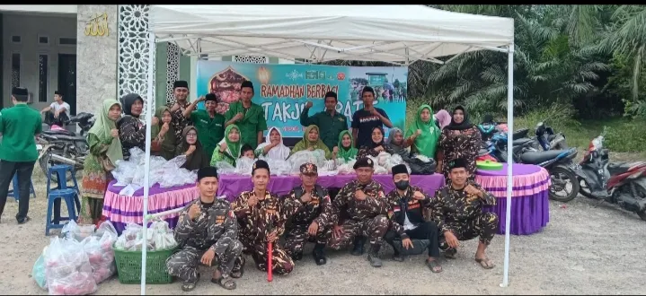 NU Tungkal Ulu Bagikan 1.000 Porsi Takjil di Desa Taman Raja