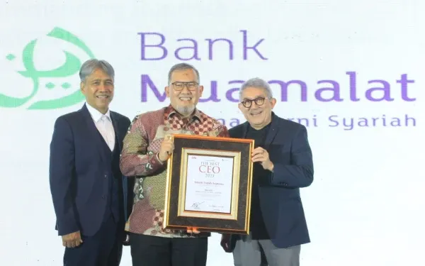Imam Teguh Saptono Terima Penghargaan Best CEO 2025