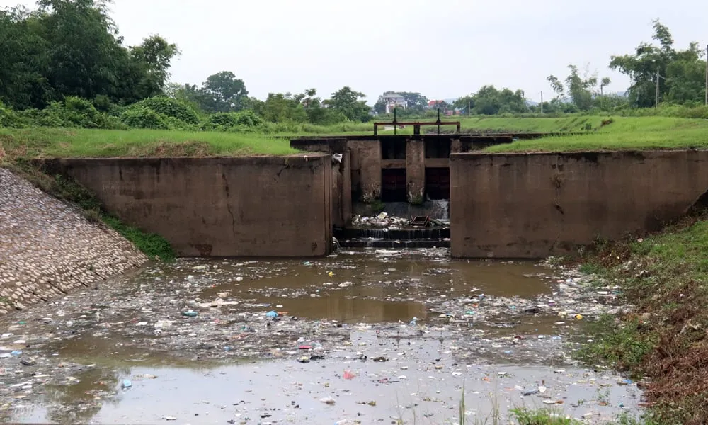 Tumpukan Sampah di Kanal Da Mai Butuh Solusi Lingkungan Komprehensif