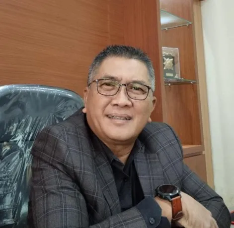 Hobi Ngetrail dan Merawat Vespa, Sarudi Wakil Ketua PN Gresik