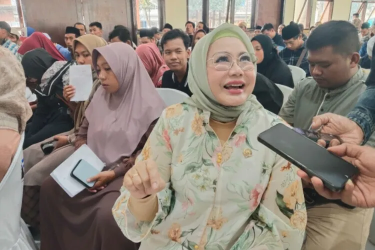 Ina Ammania Tinjau Longsor di Binakal, Berikan Bantuan dan Edukasi Mitigasi Bencana