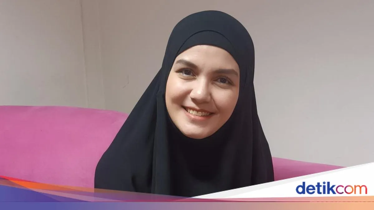 Nadya Almira Berhijab Syar'i dan Fokus Jadi Ibu Rumah Tangga