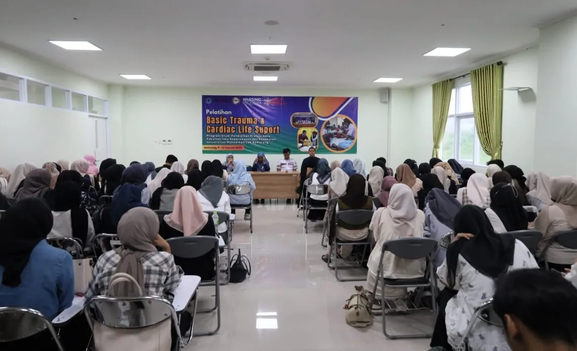 Pelatihan BTCLS 118 Tingkatkan Kompetensi Mahasiswa Ners Unimus