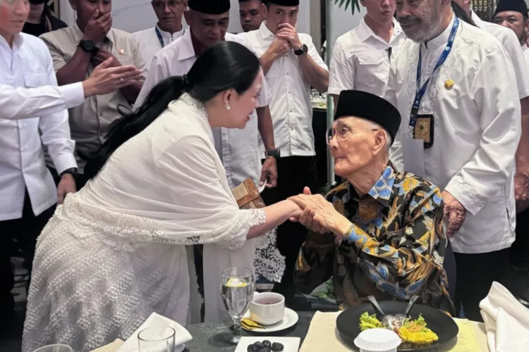 Puan Maharani Sampaikan Belasungkawa atas Wafatnya Try Sutrisno