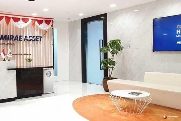 IHSG Ditutup Turun di 7.940, Sektor Energi dan Industri Tunjukkan Penguatan