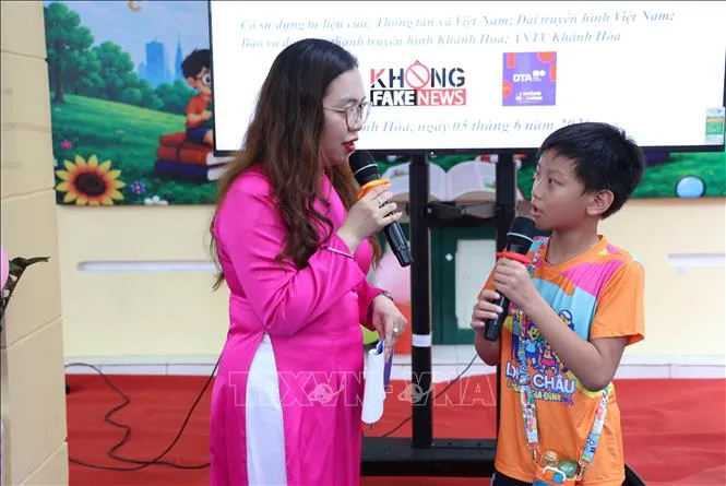 Program Musim Panas di Khanh Hoa: Membekali Anak-anak dengan Keterampilan Digital dan Kesadaran Lingkungan