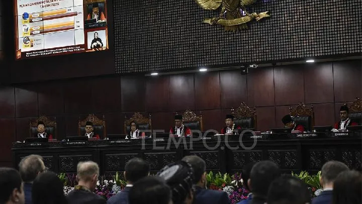 MK Perintahkan DPR Revisi UU Pensiun Mantan Pejabat Negara