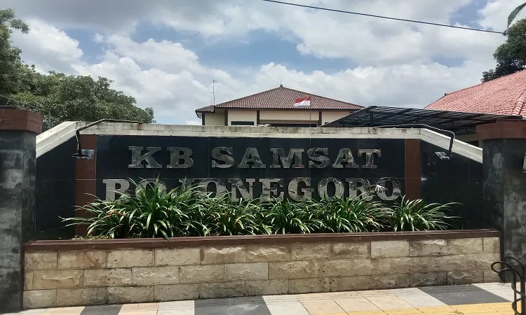 Keluhan Kreator Konten soal Sulitnya Urus Pajak Motor di Samsat Bojonegoro