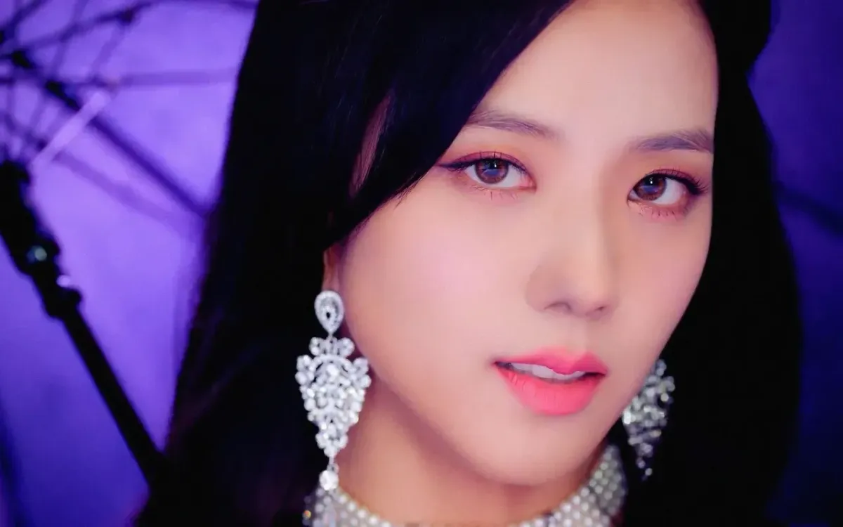 Jisoo BLACKPINK Memukau di Konferensi Pers Drama Terbaru