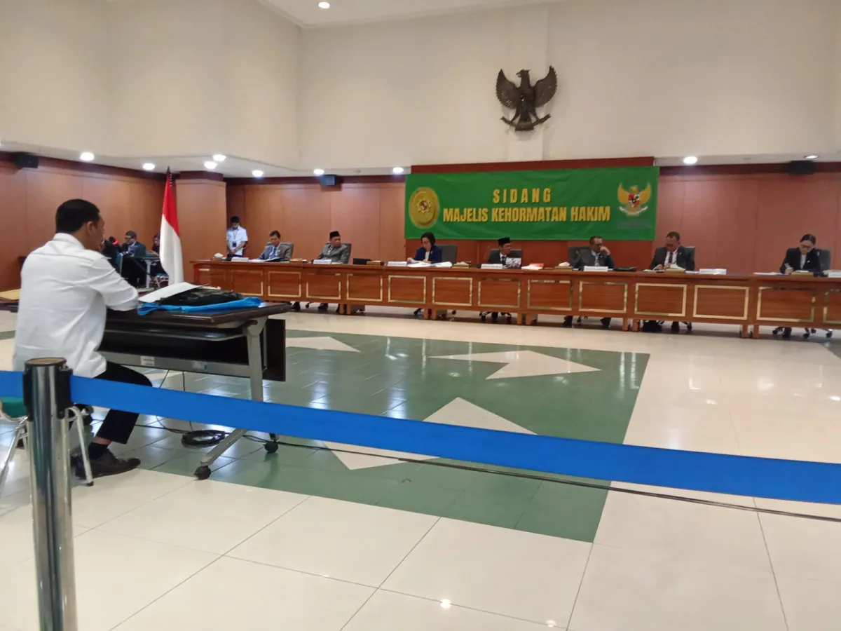 Hakim DD Diberhentikan karena Menelantarkan Anak dan Mantan Istri