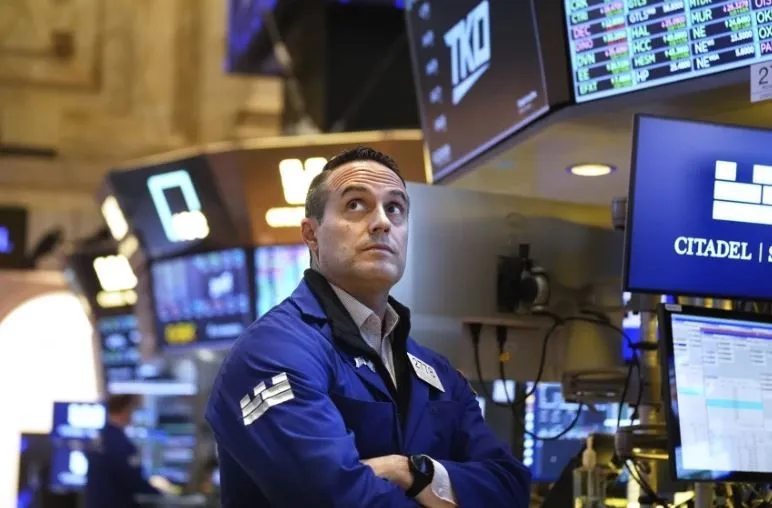 Saham Teknologi Tertekan oleh Kecemasan Terhadap AI di Wall Street