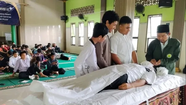LAZISNU Sidoarjo Gelar Pelatihan Zakat dan Perawatan Jenazah untuk Pelajar
