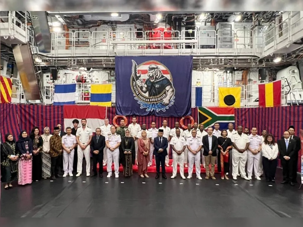 KRI Prabu Siliwangi-321 Gelar Acara Di Geladak Saat Kunjungan di Cape Town