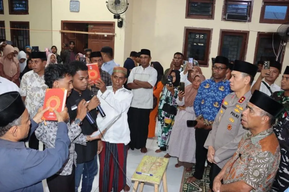 Polda Maluku Fasilitasi Perjanjian Damai dan Penyerahan Senjata di Desa Fiditan