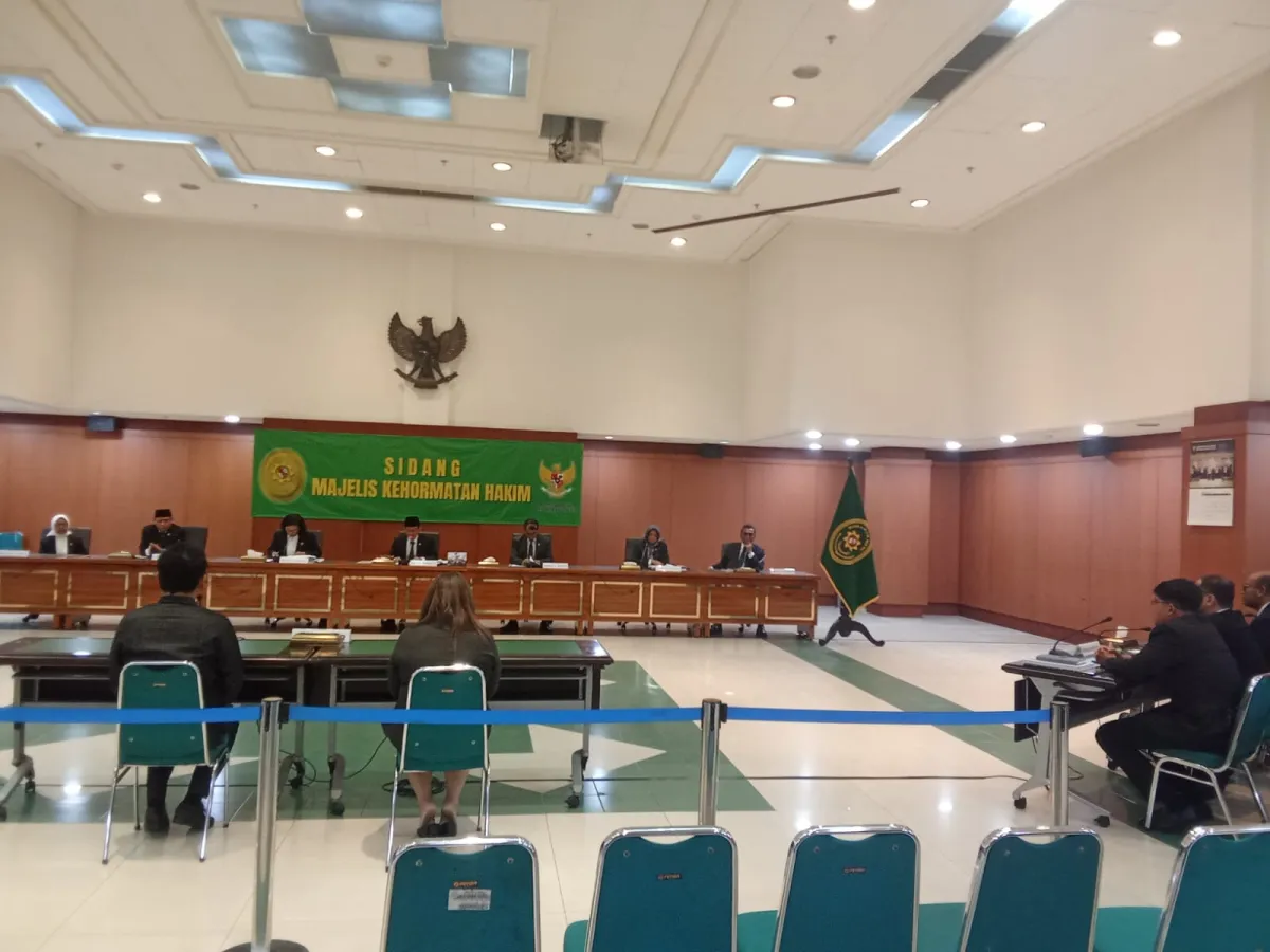 Dua Hakim Dipecat Karena Terbukti Selingkuh