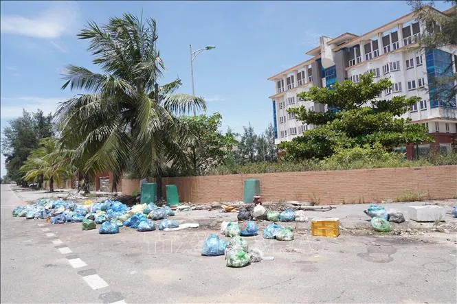 Pembuangan Sampah Sembarangan di Komunitas Pesisir Menjadi Masalah Serius