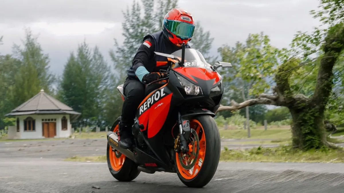 Bengkel Dihidupkan Kembali Sebagai Markas Komunitas Motor
