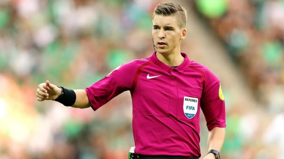 Latar Belakang Francois Letexier: Wasit dan Pekerjaan Utama sebagai Pengacara