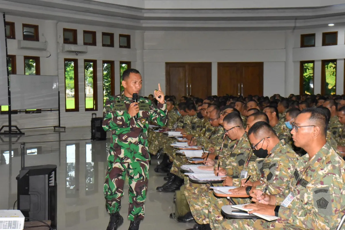 Marinir Latih Siswa SPPI Jadi Penggerak Pembangunan Tangguh