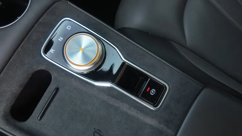 Pemanfaatan Fitur Electronic Parking Brake (EPB) dalam Mobil Modern