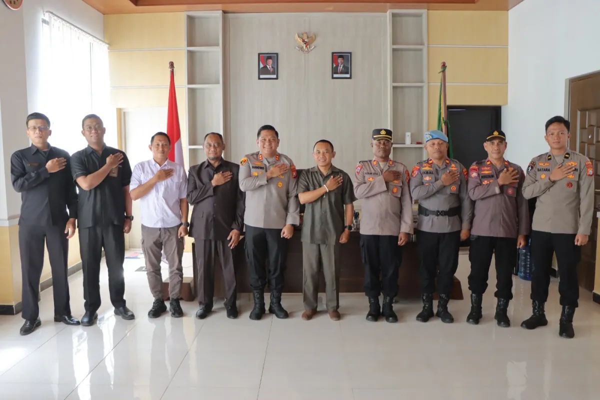 Kapolres Kepulauan Sula Jalin Silaturahmi dengan Pengadilan Negeri Sanana untuk Perkuat Koordinasi Penegakan Hukum