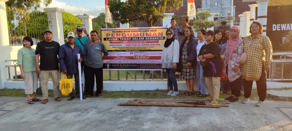 Ahli Waris Dambung Djaya Angin Pasang Plang Sengketa di Tugu Soekarno dan Kantor DPRD Kalteng