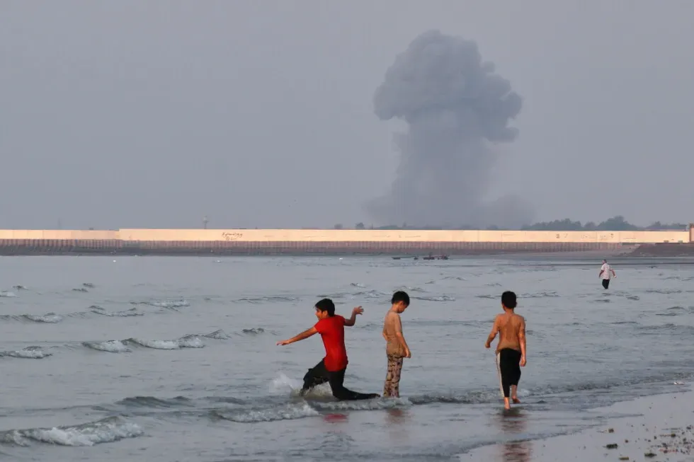 Serangan AS-Iran di Selat Hormuz: Blokade dan Tarif Kapal