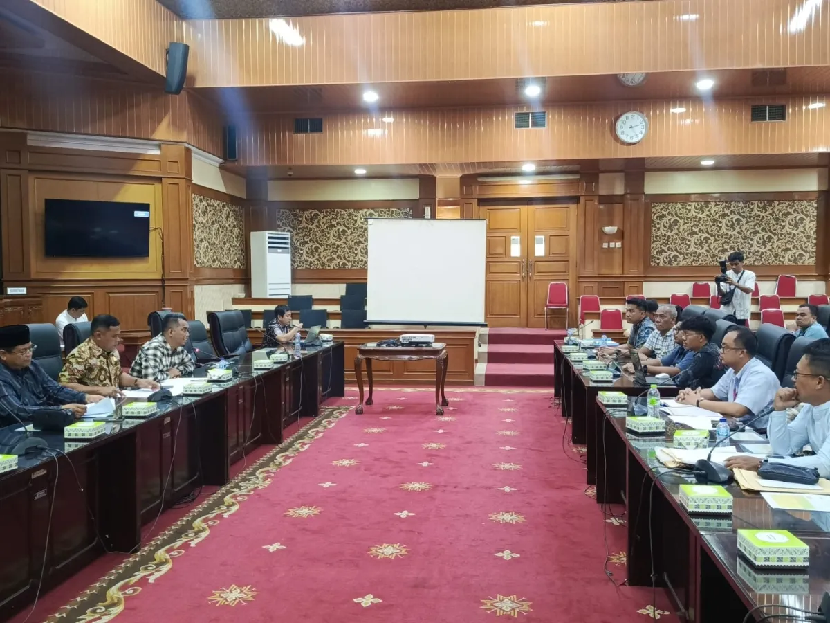 Warga Cikande Permai Audiensi dengan DPRD Tuntut Sertifikat Rumah KPR