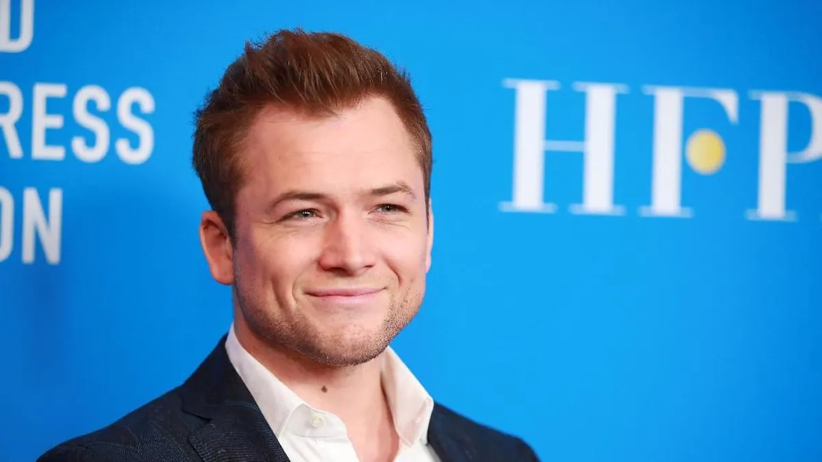 Taron Egerton Kembali Melajang dan Aktif di Aplikasi Kencan