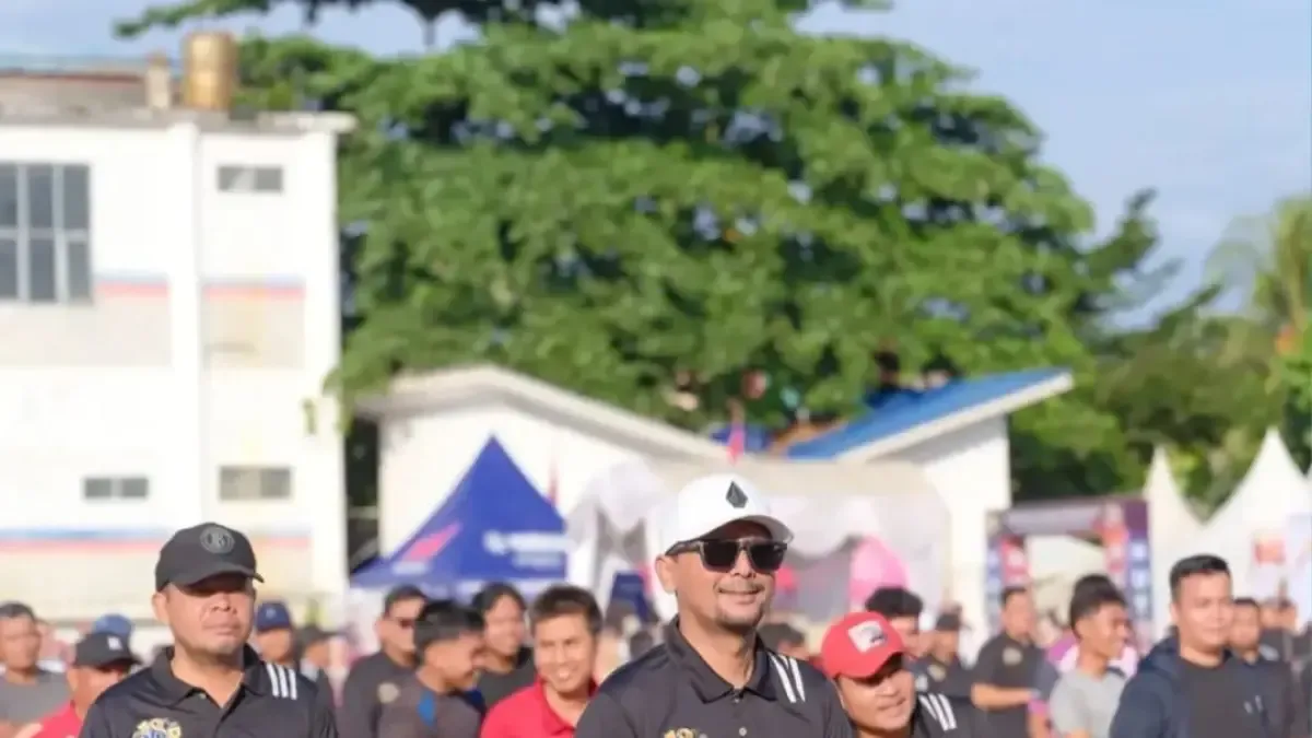 Bupati Labuhanbatu Selatan Ajak Warga Senam Bersama dan Serahkan Bansos dalam Memperingati HUT ke-18 Kabupaten