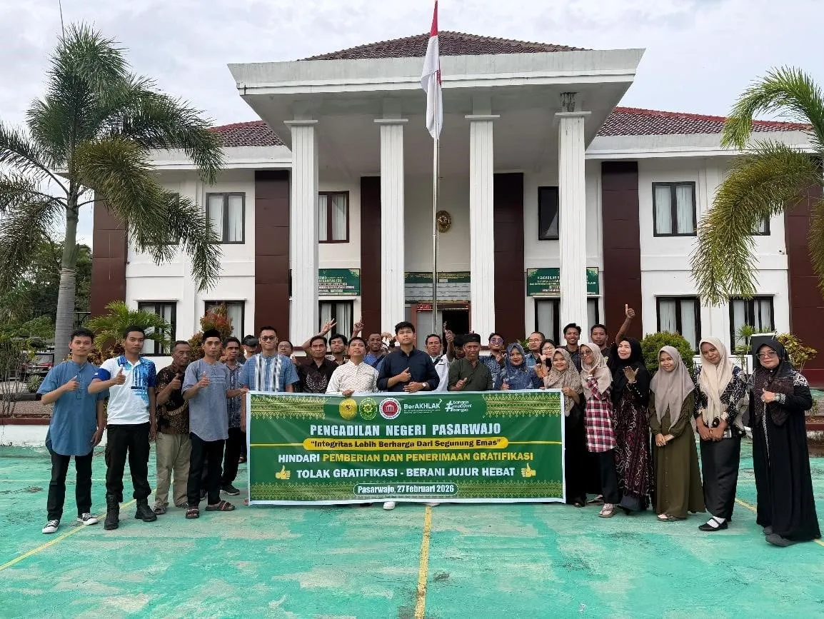 Pengadilan Negeri Pasarwajo Gelar Kampanye Anti Gratifikasi dan Bagikan Takjil