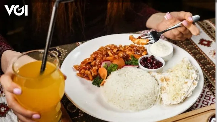 Makan Nasi Malam: Apakah Menyebabkan Kenaikan Berat Badan?