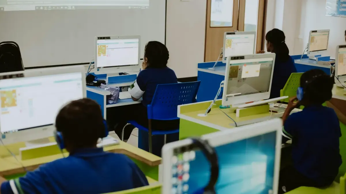Penguatan Literasi Digital untuk Pelajar di Era Informasi