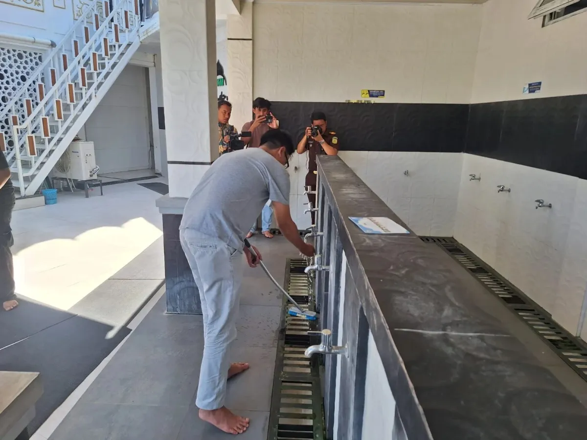 Pelaku Penelantaran Anak Dihukum Kerja Sosial 100 Jam di Banda Aceh