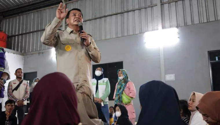 Bupati Tangerang Kunjungi Pengungsi Terdampak Kebakaran TPA Jatiwaringin