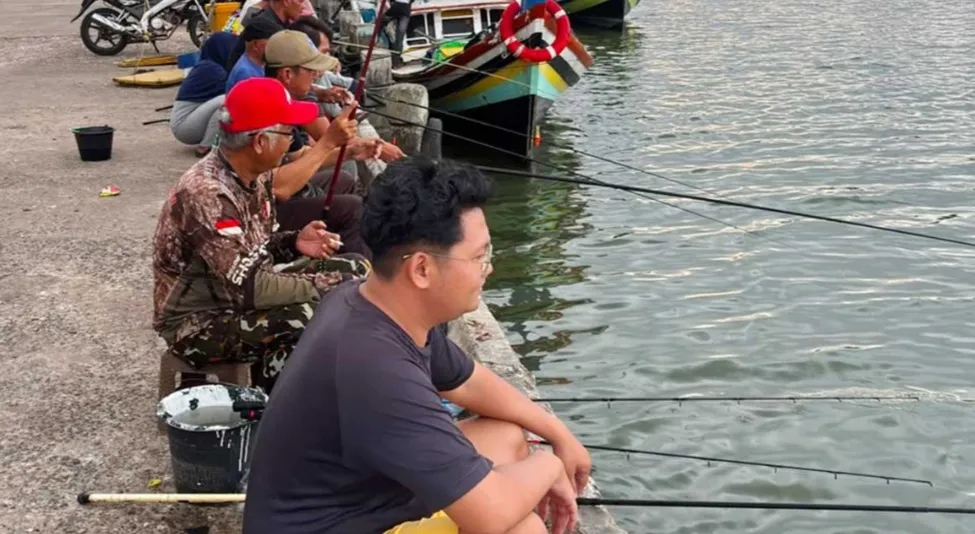 Dermaga Gantong Menjadi Lokasi Favorit Memancing di Beltim