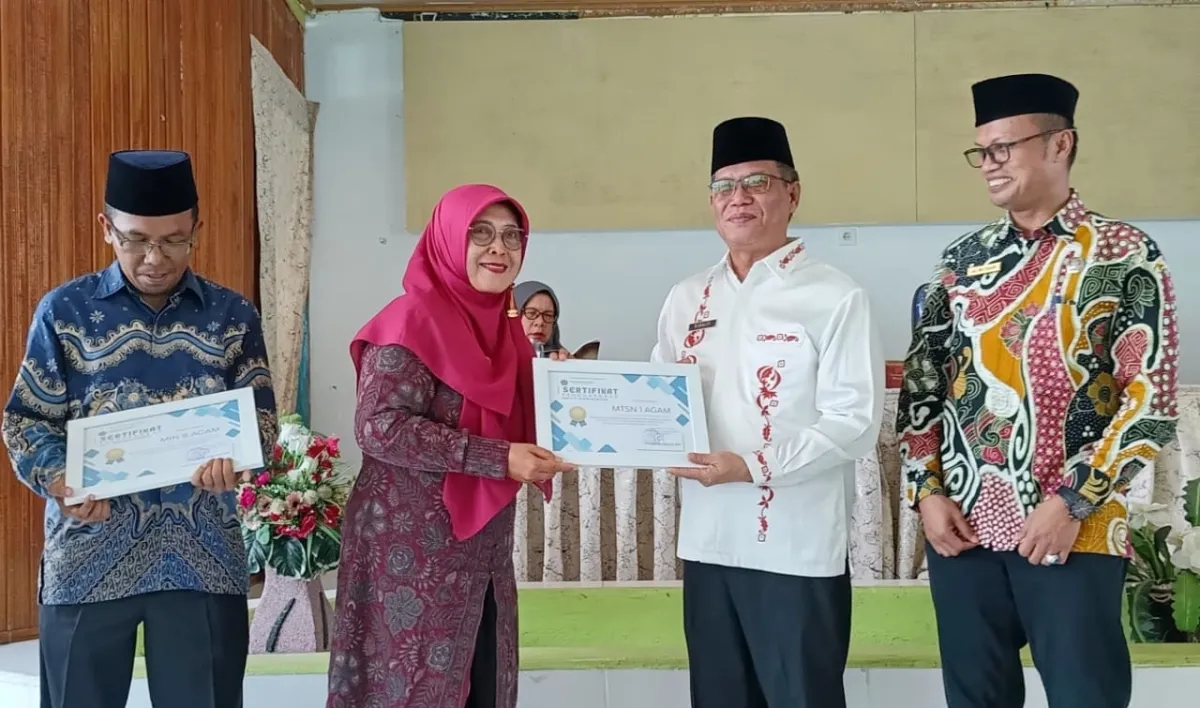 MTsN 1 Agam Raih Dua Penghargaan dari Kankemenag