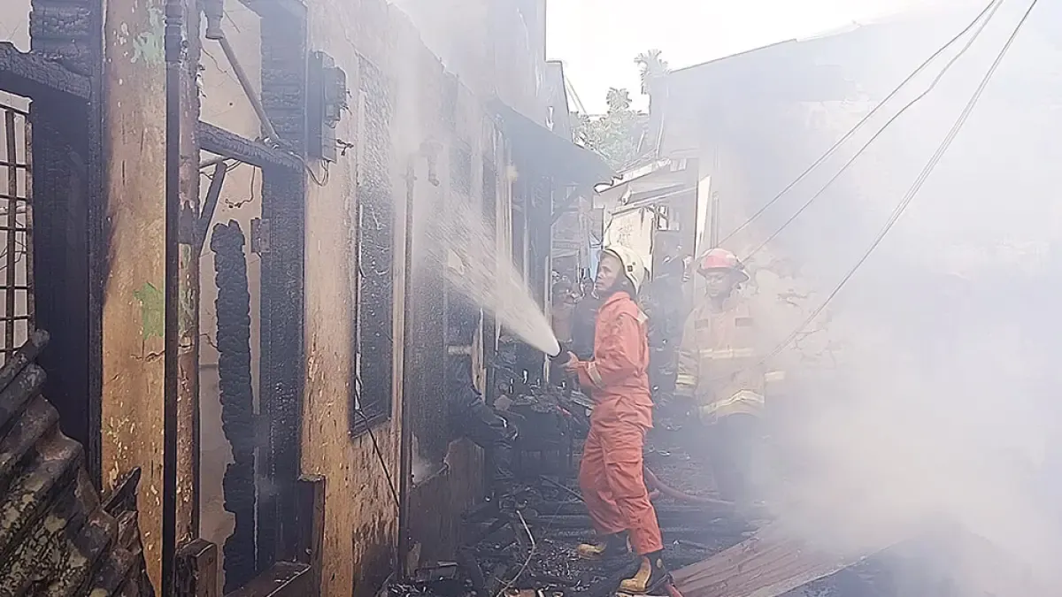 Kebakaran Hanguskan Rumah Kontrakan di Pekanbaru