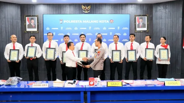 Kapolresta Malang Berikan Penghargaan untuk Warga dan Personel Berprestasi