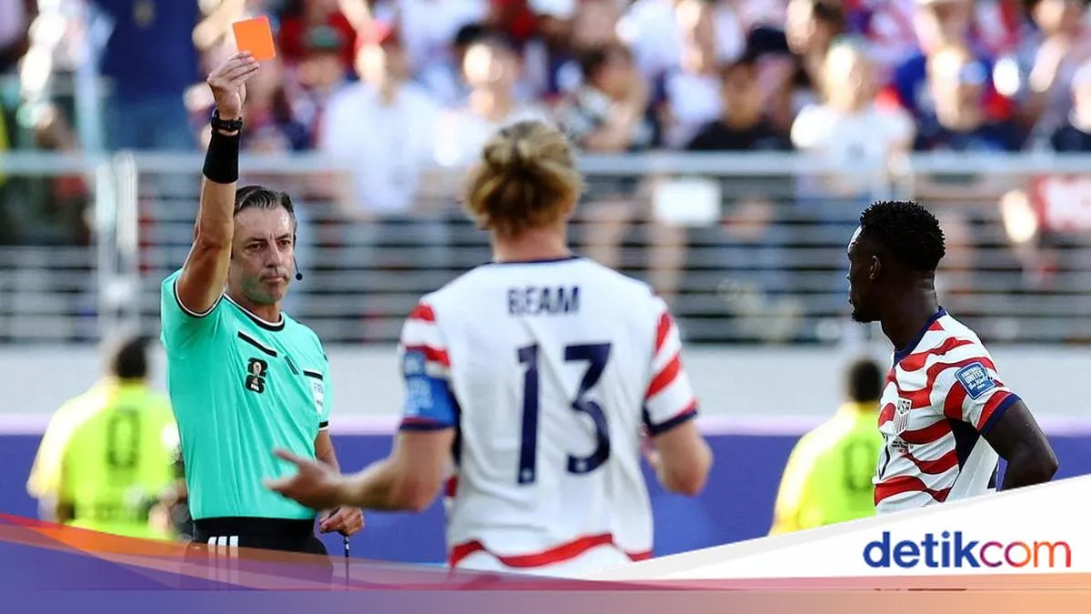 FIFA Dikecam Usai Tangguhkan Sanksi Kartu Merah Balogun