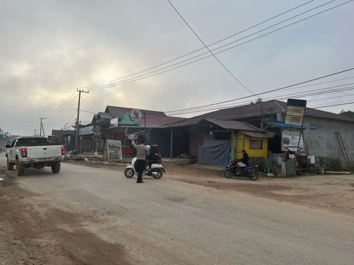 Polsek Muara Wahau Laksanakan Turlalin untuk Lancarkan Lalu Lintas di Simpang 3 Masjid Al Falah