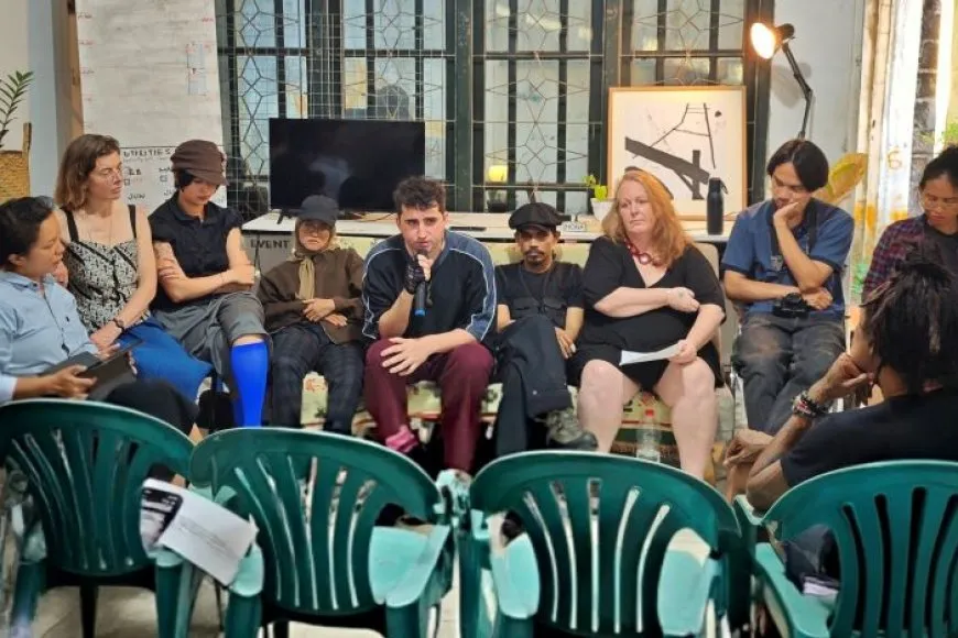 Krisis Iklim Dibaca Lewat Bahasa, Batu dan Sebuah Meja