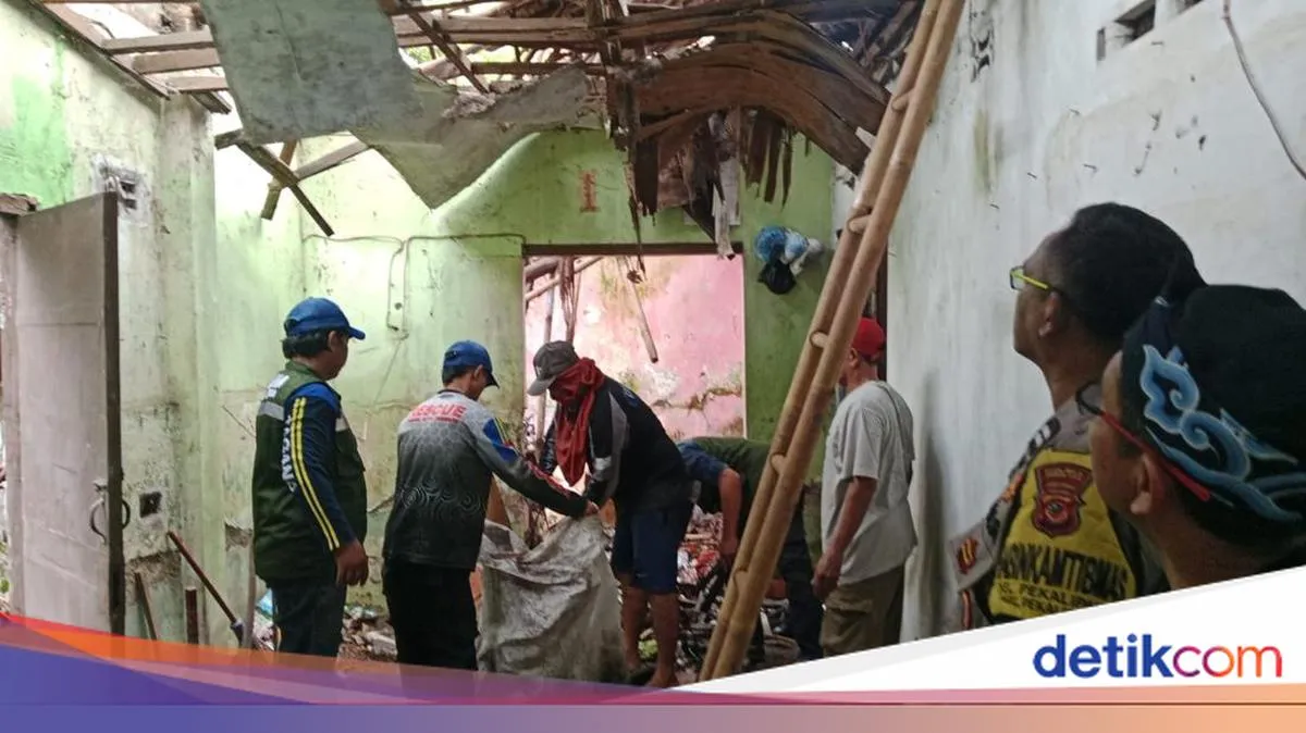Rehabilitasi Rumah Rawan Ambruk di Cirebon Dimulai