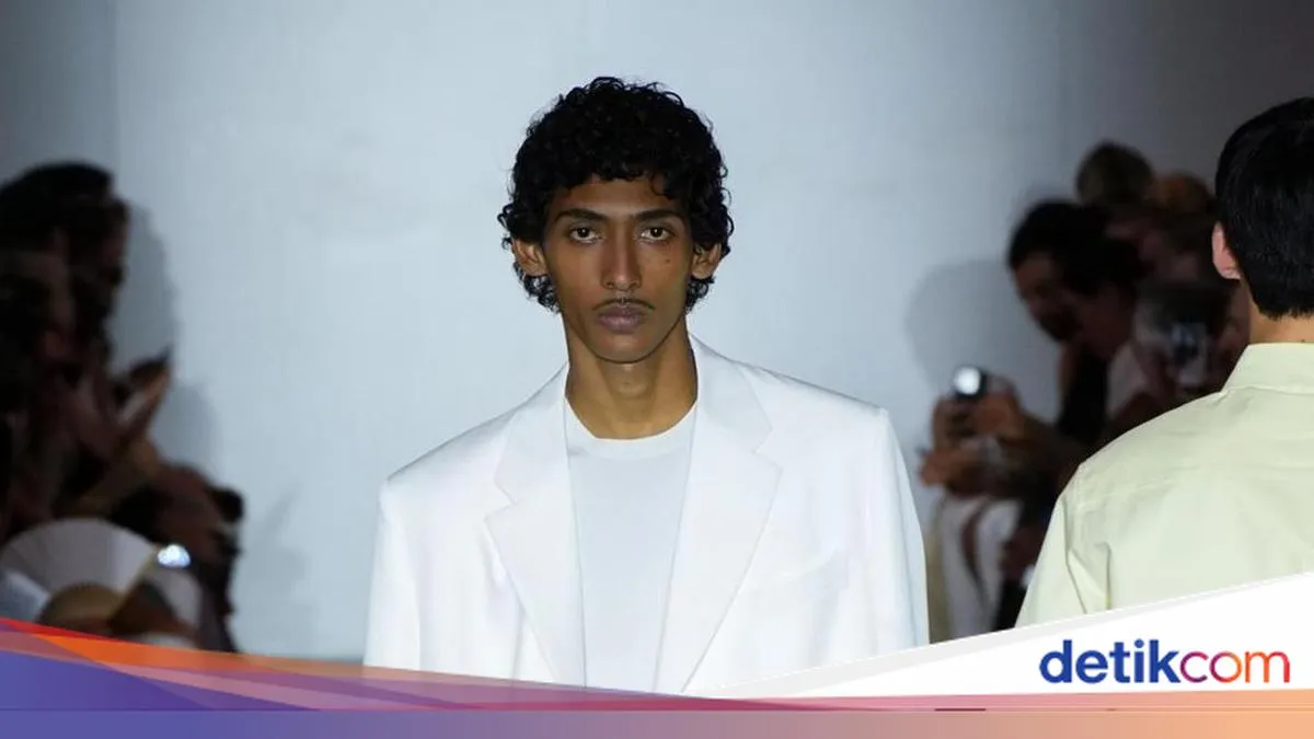 Viknes Waren: Model Indonesia Tampil Memukau di Paris Fashion Week