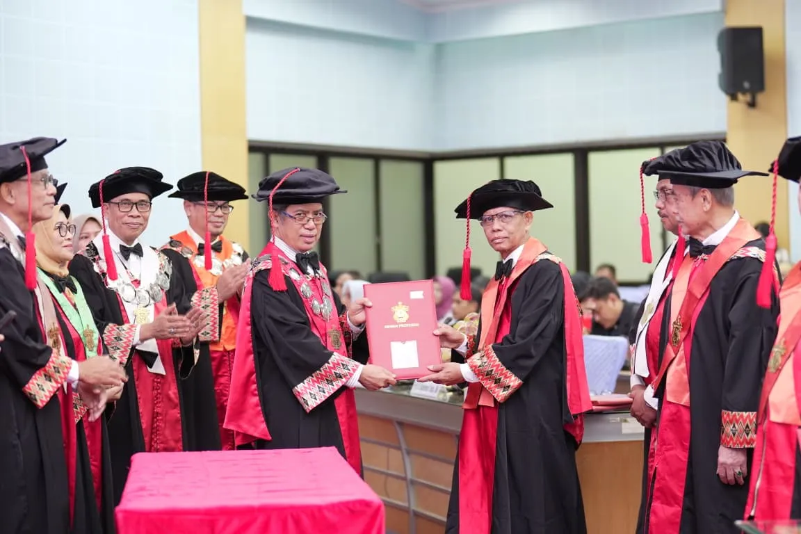 Empat Profesor Universitas Hasanuddin Sampaikan Gagasan Ilmiah di Rapat Paripurna Senat Akademik
