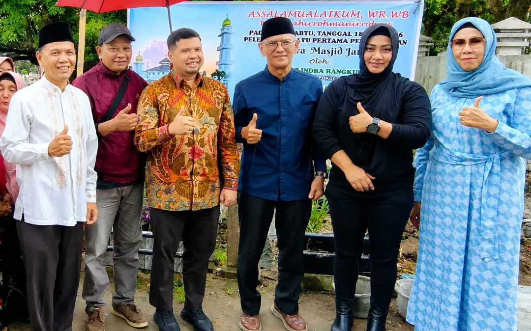 Lailatul Badri Dukung Pembangunan Gapura Masjid Jamik
