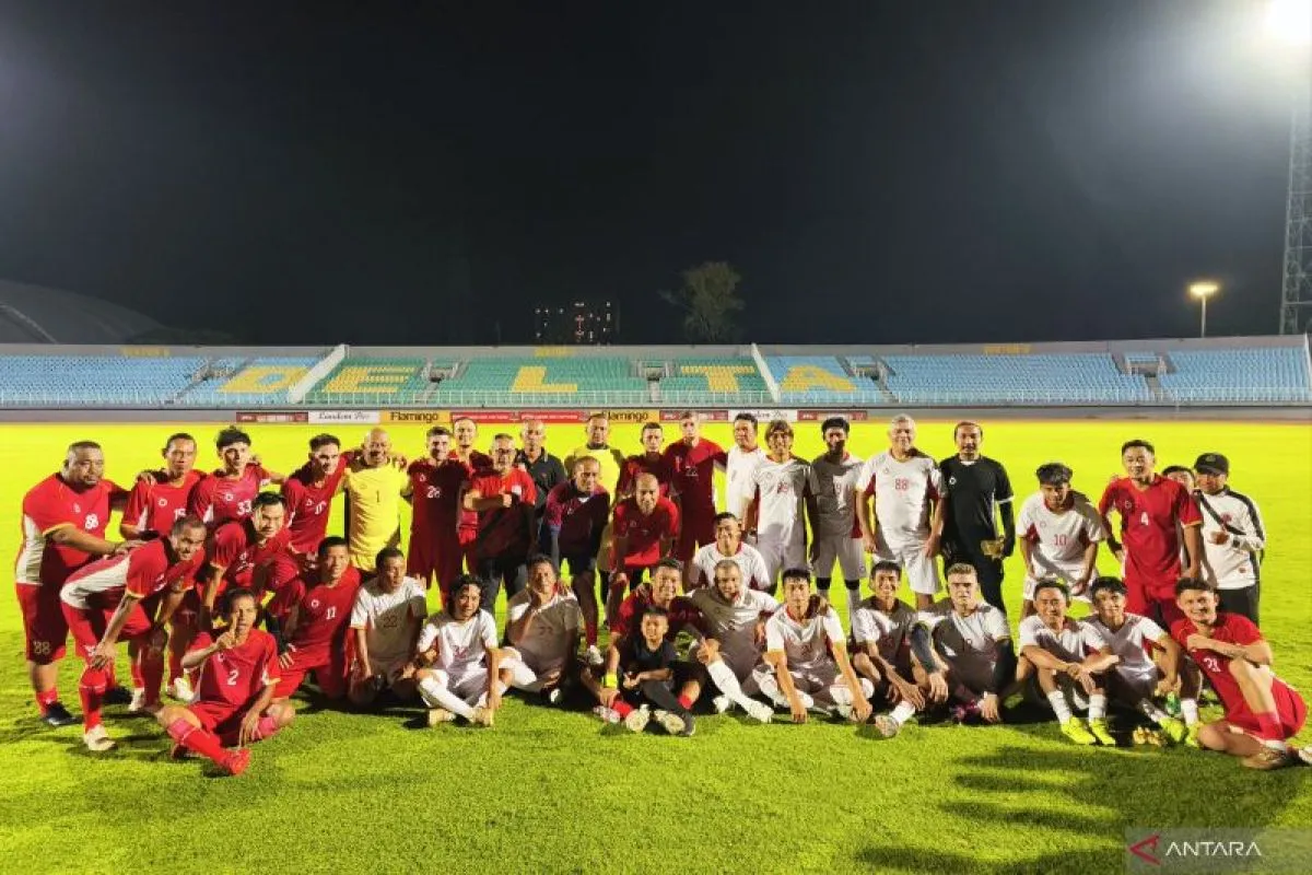 IFFL: Laga Fun Game Legenda Sepak Bola dan Selebritas di Sidoarjo